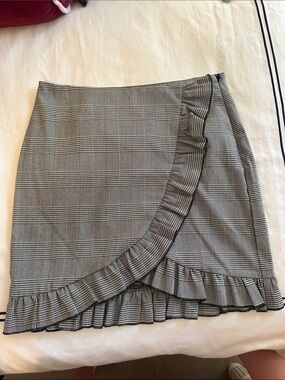 Romeo & Juliet Couture Black and Gray Plaid Ruffle Mini Skirt